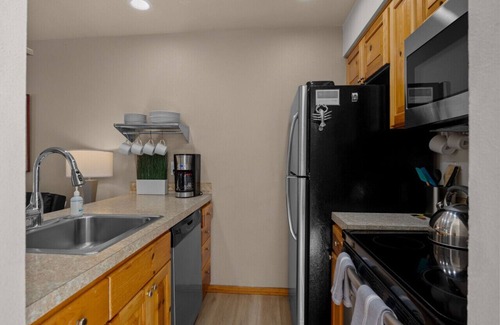 Cannon Beach House | 3 Orca Bay: Cozy Town Home | Walk to Beach | Dog-Friendly