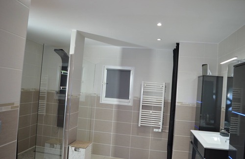 Claira House | 3-person apartment, terrace, wifi, parking, 10min from beach.