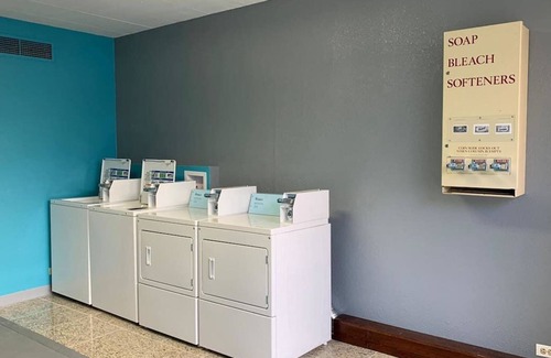 Melrose Park House | 3 Pet-friendly Units, Near Fashion Outlets Chicago/Cernan Earth and Space Center