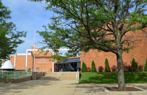 Melrose Park House | 3 Pet-friendly Units, Near Fashion Outlets Chicago/Cernan Earth and Space Center