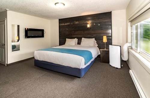 Port Sydney Resort | 3 Pines Lodge Muskoka