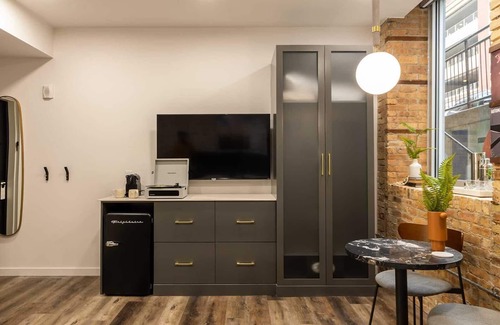Downtown Apartment | 3 Private King Suites - The Finnley Hotel
