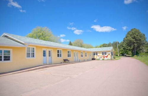 Linkletter Apartment | (3) Private Queen Suite at Green Acres Summerside