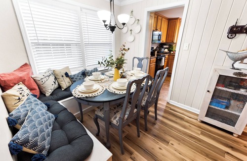 Perry House | 3 Queen Beds, 2 min to Fairgrounds, Fenced Yard