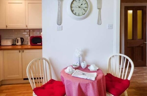 Jedburgh Cottage | 3 Queen Marys Buildings