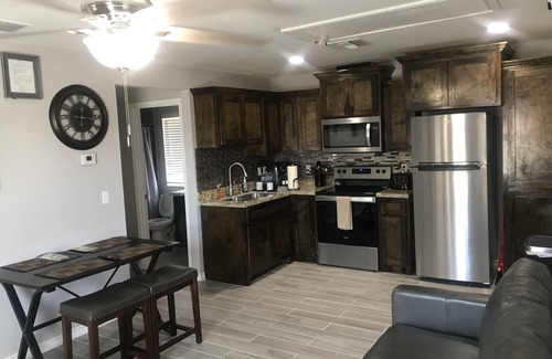 Aransas Pass Apartment | 3- Queens/sleeps 6