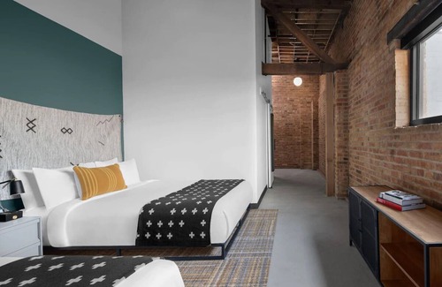 People's Freeway Hotel | 3 Rafter Rooms at evo Hotel, Free Parking & Dogs are Welcome!