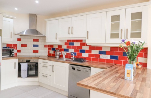 Killorglin Cottage | 3 RAILWAY TERRACE, family friendly in Killorglin, County Kerry