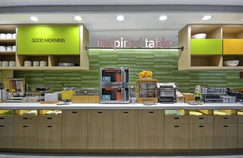 Alpine Center Hotel | 3 Relaxing Units Minutes to Frederik Meijer Gardens. FREE Breakfast, Pool!