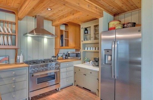 Laurel Ridge House | 3 Ridges Vista. Stunning mountain views, renovated home, 2 mins to ski slopes