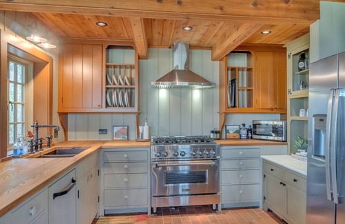 Laurel Ridge House | 3 Ridges Vista. Stunning mountain views, renovated home, 2 mins to ski slopes