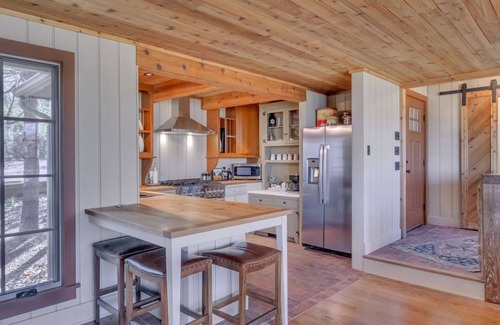 Laurel Ridge House | 3 Ridges Vista. Stunning mountain views, renovated home, 2 mins to ski slopes