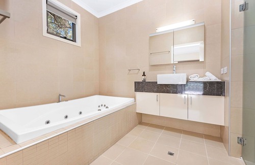 Moama House | #3 Riverspa - Riverfront apartment overlooking the Murray