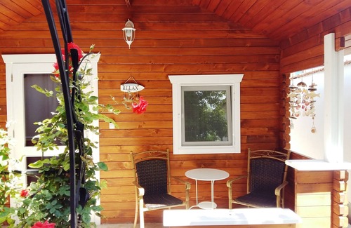 Trakata Ski Chalet | 3 Romantic chalets with pool, 5 min from the beach!