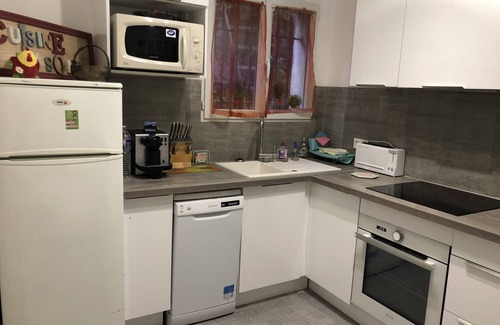 Mandelieu-La-Napoule Apartment | 3 room apartment on the ground floor of a villa with sea view