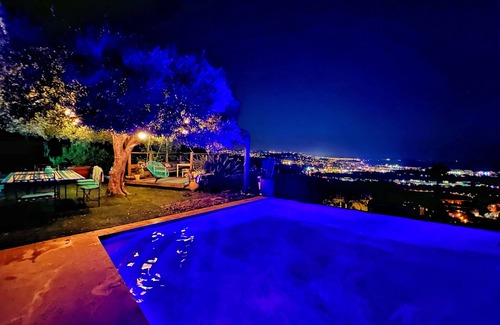 Mandelieu-La-Napoule Apartment | 3 room apartment on the ground floor of a villa with sea view