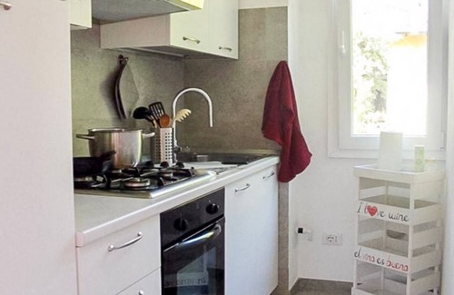 Brezzo di Bedero Apartment | 3-room apartment with separate kitchen and balcony right on the beach