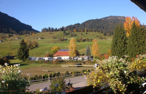 Obermaiselstein Apartment | 3-room apartment with a wonderful southwest-facing balcony and swimming pool/sauna