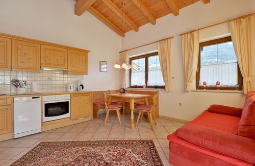 Fuegenberg Apartment | 3-room apartment - 82 sqm upstairs - for 6 pers. (max. 4 adults and 2 children), sep. Entrance, parking lot