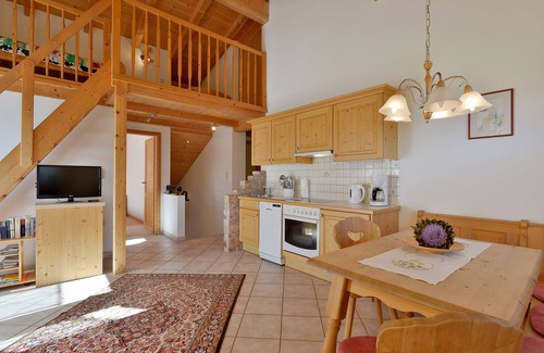 Fuegenberg Apartment | 3-room apartment - 82 sqm upstairs - for 6 pers. (max. 4 adults and 2 children), sep. Entrance, parking lot
