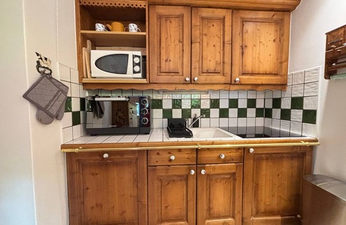 Meribel Village Apartment | 3-room apartment for 4 people in Méribel, near slopes, terrace, parking, WIFI