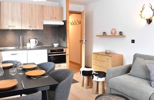 Meribel Centre Apartment | 3-Room Apartment for 6, Pool, Ski-In/Ski-Out, Mountain View – Meribel