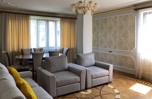 Kentron House | 3 room apartment is for at crossroad of Abovyan/SayatNova street.