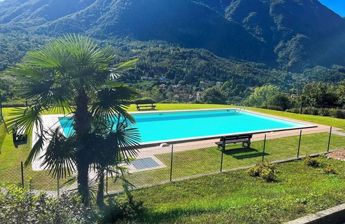 Castello Apartment | 3-room apartment in a residence with pool and sunbathing lawn