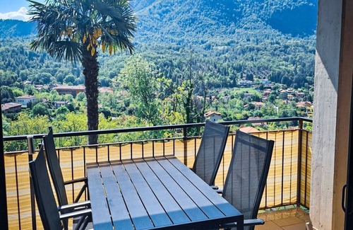 Castello Apartment | 3-room apartment in a residence with pool and sunbathing lawn