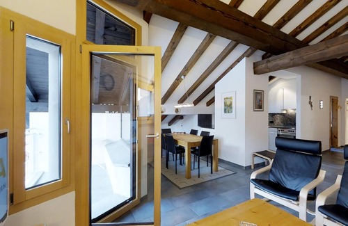 Silvaplana Apartment | 3-room apartment on the top floor, 87m2.