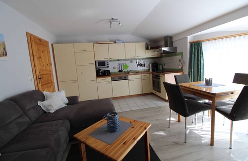 Kraksdorf Apartment | 3 room apartment with balcony for up to 6 people, beach chair, 1,000 m to the beach, fireplace