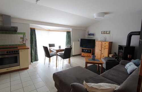 Kraksdorf Apartment | 3 room apartment with balcony for up to 6 people, beach chair, 1,000 m to the beach, fireplace