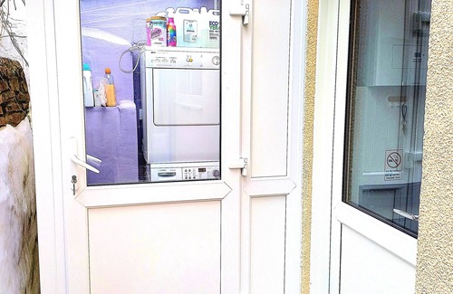 St. Blazey Apartment | 3 Room Bedsit Flat in Nat. Reserve. Pet friendly. Free return Eden taxi B4 9pm.