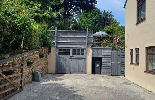 St. Blazey Apartment | 3 Room Bedsit Flat in Nat. Reserve. Pet friendly. Free return Eden taxi B4 9pm.