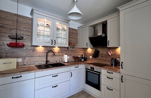 Leer Apartment | 3-room, kitchen + 2 bathrooms " modern apartment "LeerZeit"