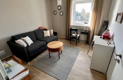 Leer Apartment | 3-room, kitchen + 2 bathrooms " modern apartment "LeerZeit"