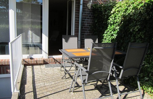 Iserbrook Apartment | 3 room non-smoking apartment west of Hamburg for 6 people!