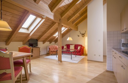 Oberaudorf Apartment | 3-room vacation apartment, 65 sqm on the 2nd floor with two bedrooms and balcony