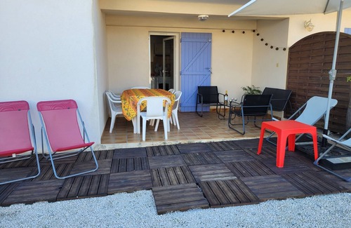 Giens Apartment | 3 rooms flat- ground floor of a cottage - 300 meters from the sea