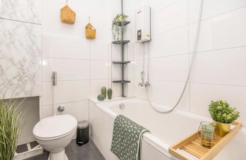 Nordviertel Apartment | 3 rooms with balcony, central, university, smart TV