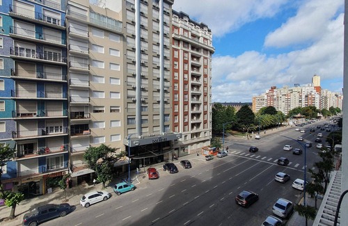 Mar del Plata House | 3 rooms with dependency overlooking Plaza Colón
