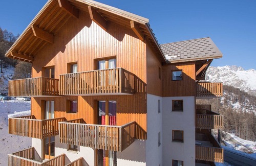 Puy-Saint-Vincent Apartment | 3 rooms with balcony, TV, and parking included in Puy-Saint-Vincent