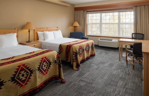Vancouver Hotel | 3 Rustic Rooms w/Heated Pool & Hand-Crafted Mountain Lodge Setting