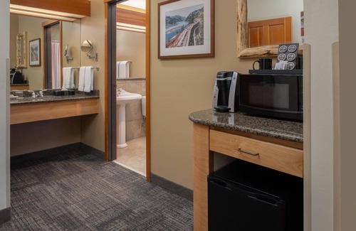 Vancouver Hotel | 3 Rustic Rooms w/Heated Pool & Hand-Crafted Mountain Lodge Setting