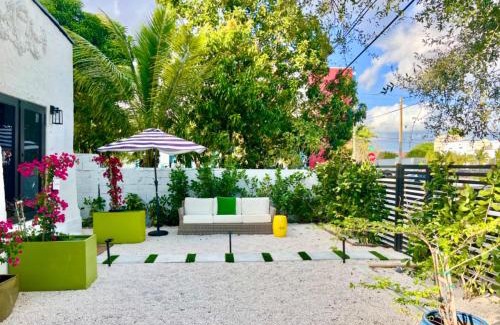 Little Haiti Apartment | 3 SEASONS AT THE CARRINGTON 3 SEPARATE 2 Bedroom 1 Bathroom Apartments AND a 3 Bedroom 2 Bathroom Villa