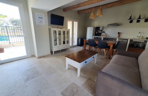 Mazan Villa | 3* self-catering cottage on the edge of the vineyards with private pool