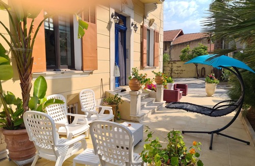 Golfe Juan House | 3 separately-rentable 2-room apartments, shops, beaches, private parking.