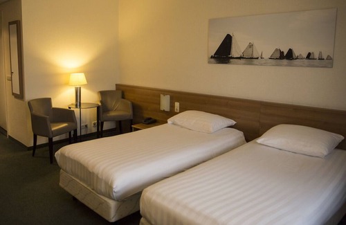 Heerenveen Hotel | 3 Serene Sanctuary close to Nature Reserves, Local Destinations & dining
