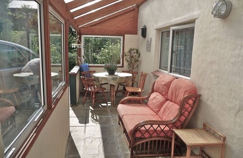 Portreath Apartment | 3~Short walk~Beach~Pubs~Shops: Chlorine safe Pool and Hot tub, Games room, WiFi