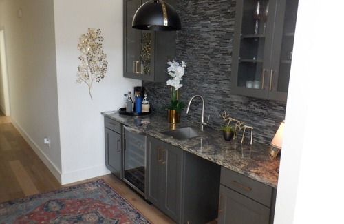 Edgar House | 3 sided views of golf course, Rimrocks, hill, Bear Tooth and Prior Mountains.